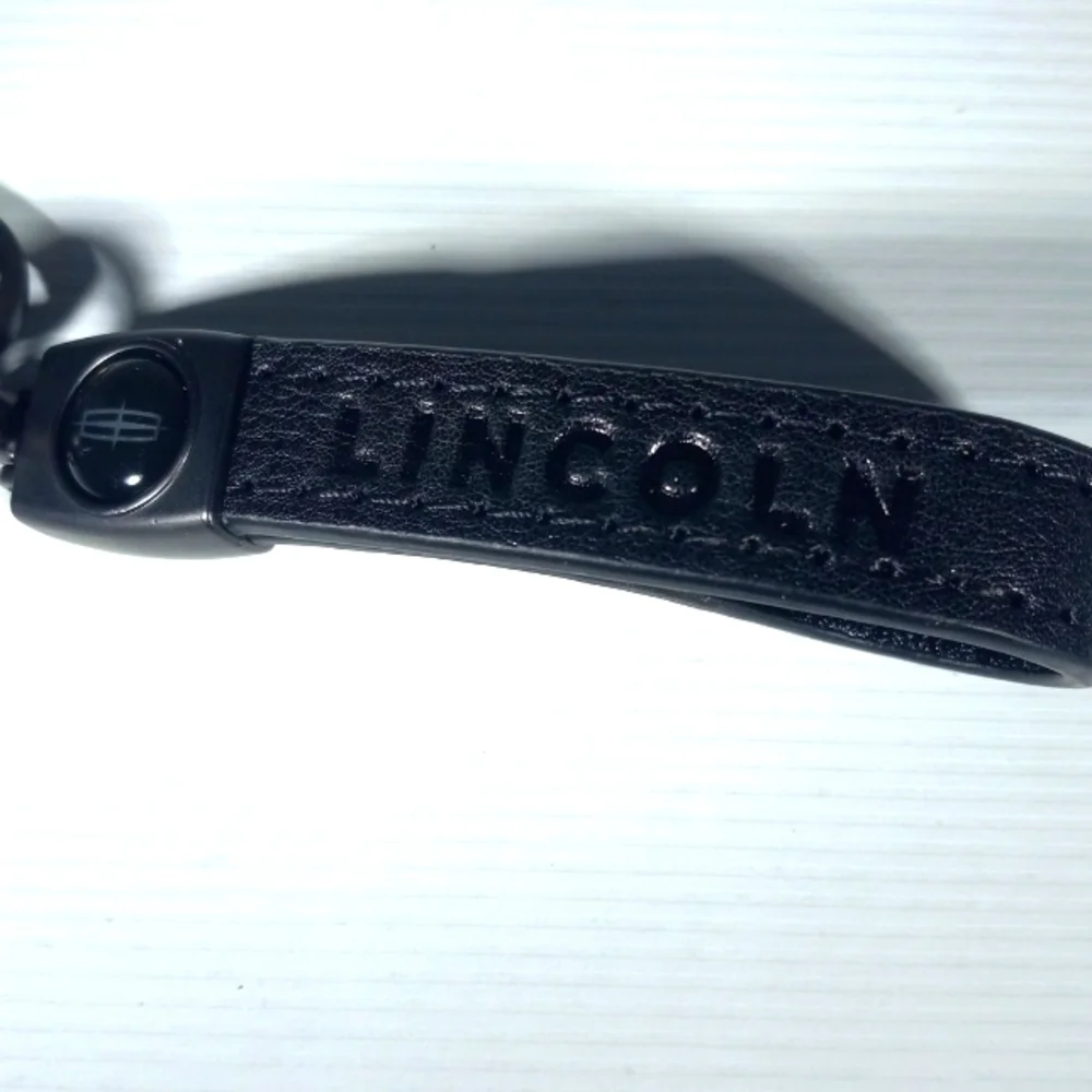 BLACK LINCOLN KEYCHAIN 🔑